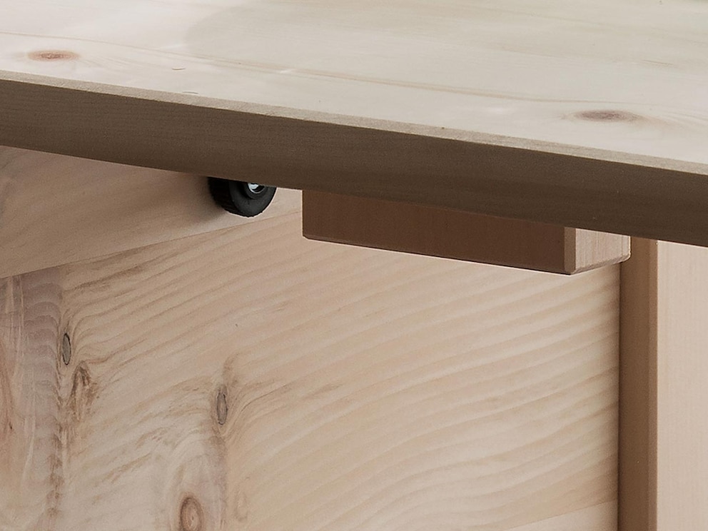 Eenvoudige bevestiging met borgschroef (kartelschroef) op het bedframe
