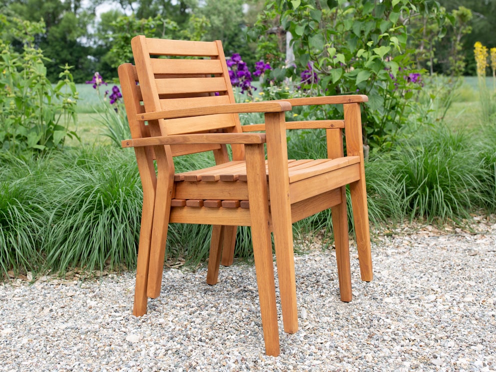 La chaise de jardin « Trevia » est empilable - parfaite pour un rangement peu encombrant