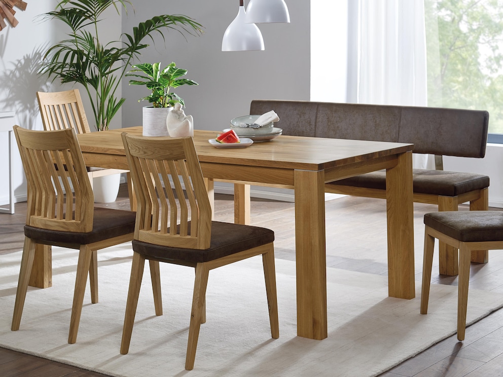 Table classique en bois massif « Tavira » en chêne sauvage avec plaque d'écartement noble en acier inoxydable sur les pieds