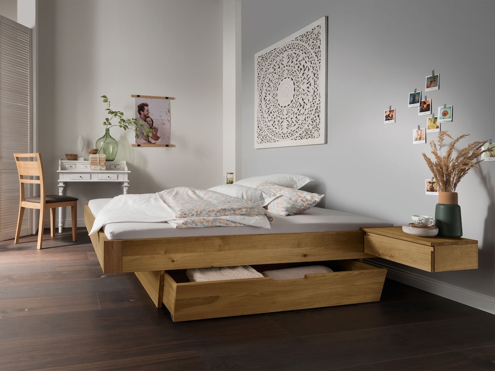 Svariata in wild eiken zonder hoofdeinde en hoekig bedframe