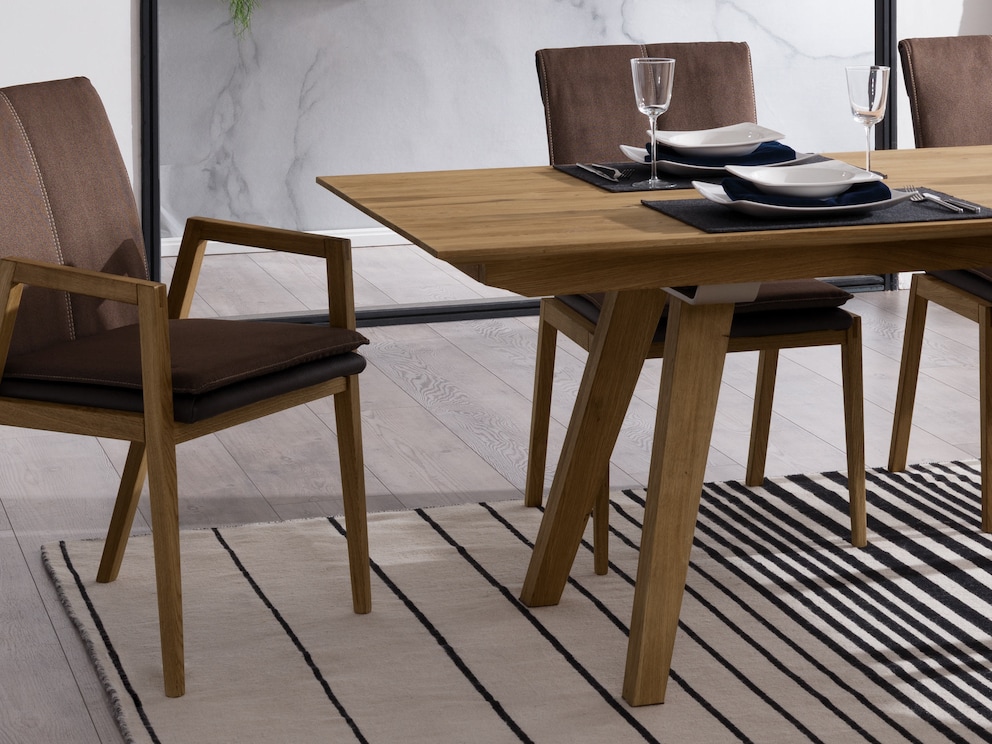 Scandinavische stijl, taps toelopende tafelpoten