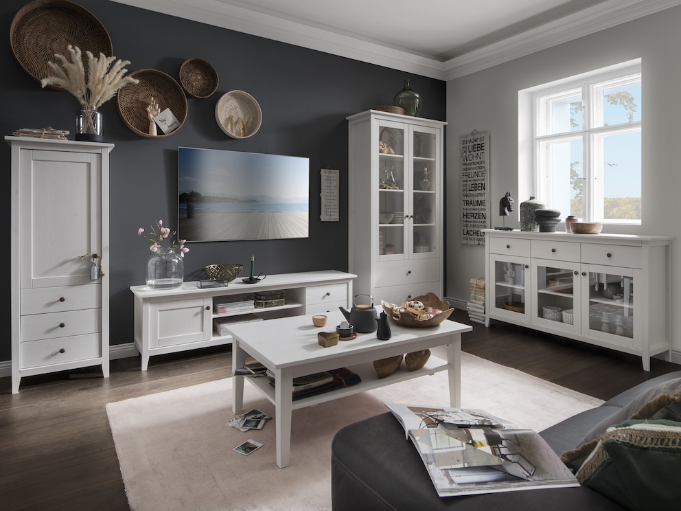 Table basse pratique, plateau de table avec bord droit, ici surface blanche cirée