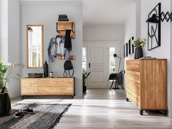 Choisissez votre commode « Vestido » selon vos besoins - ici les variantes 02 et 03 en chêne sauvage