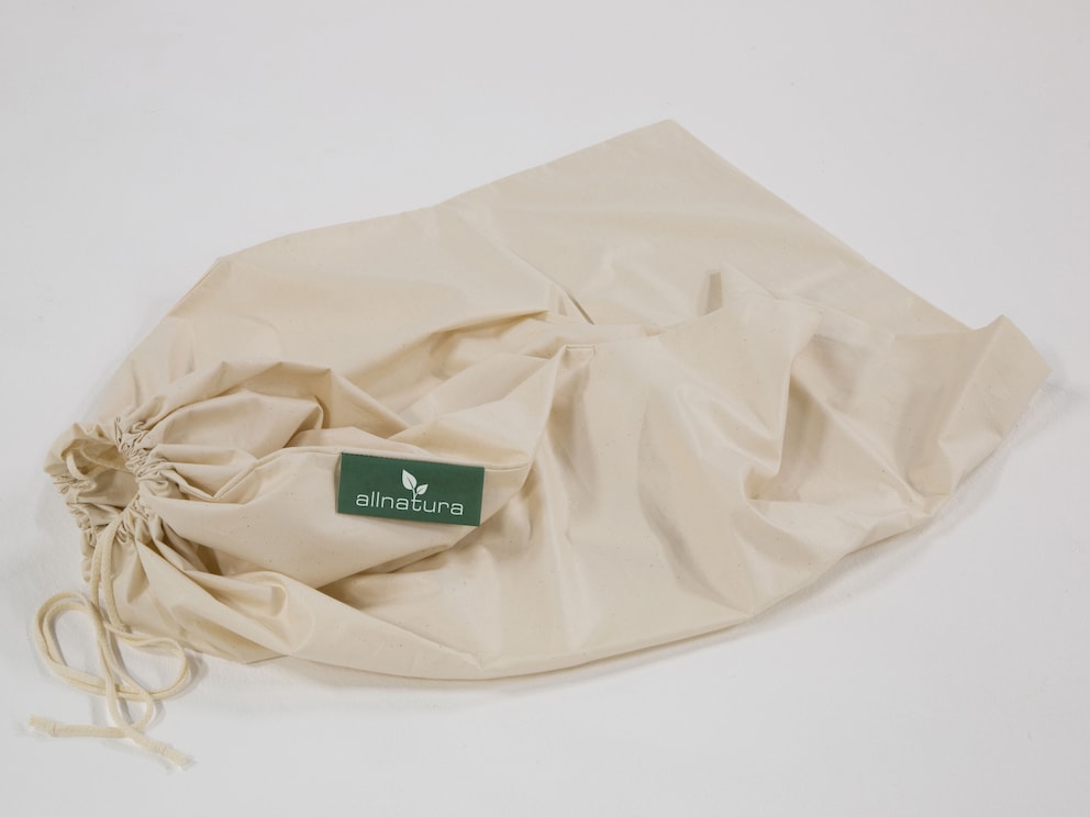 Snel en veilig verpakt, hier de opbergtas met praktisch trekkoord