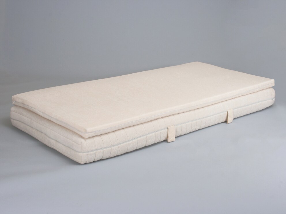 De hennep matras topper ligt perfect op je matras