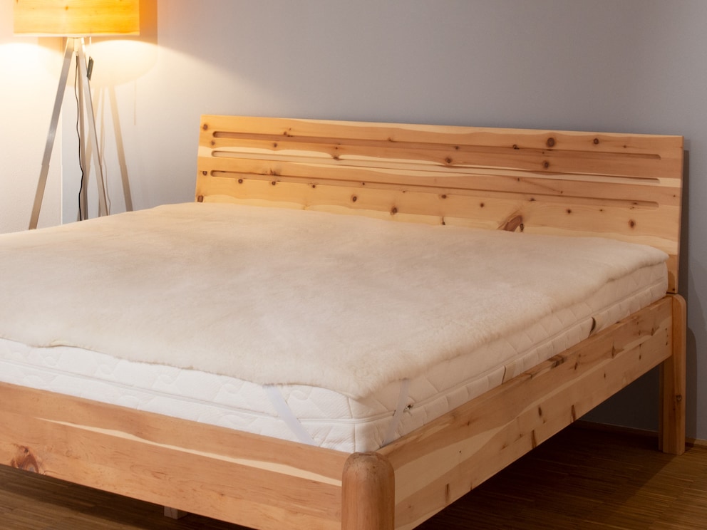 Himmlisch weiches, herrlich wärmendes Unterbett aus pflanzlich gegerbten Lammfellen