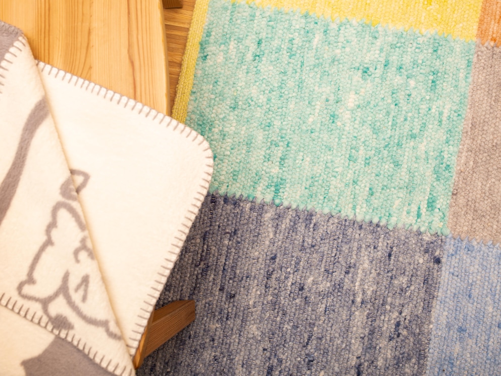 Le tapis en laine vierge tissé à la main apporte une touche de couleur superbe dans toutes les pièces