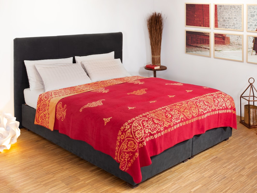 Sprei Orientale in de maat 220x250 cm op een allnatura boxspring bed in de breedte 180 cm