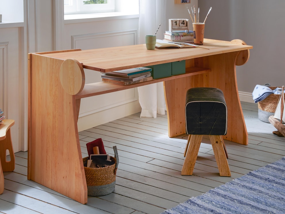 En un tour de main, Ludus 02 se transforme en un beau bureau d'enfant - sans autres pièces.