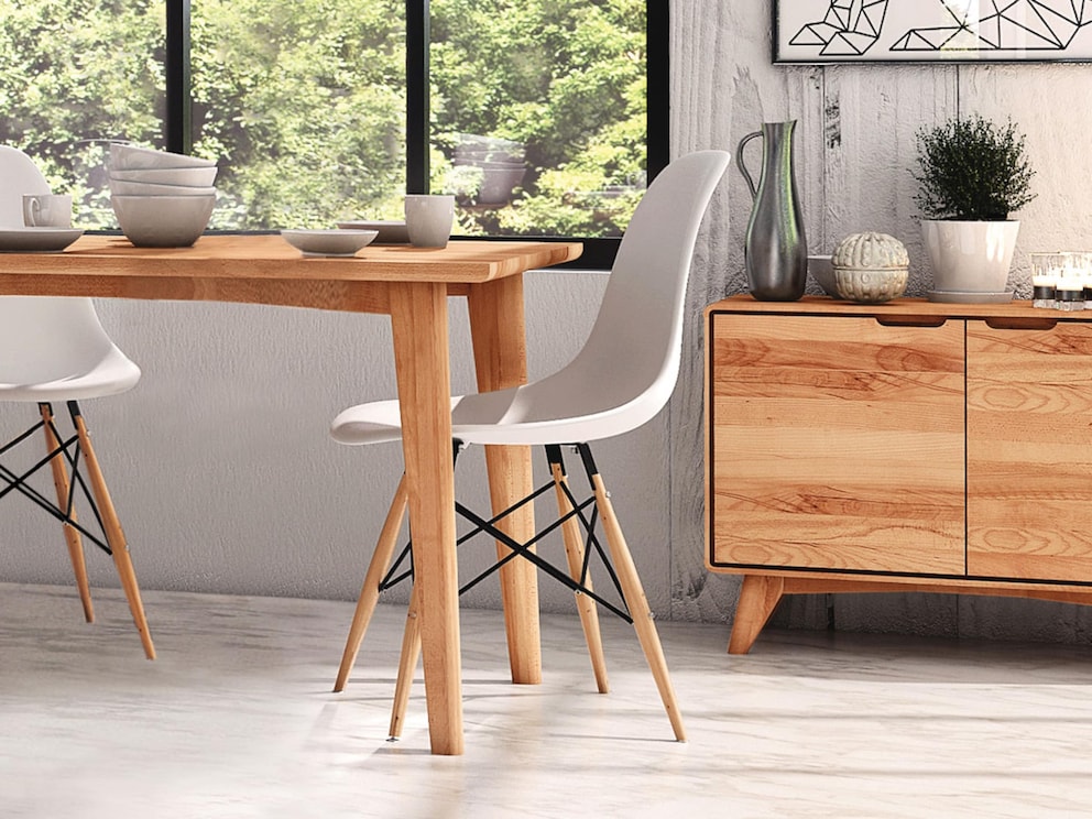 Bord de table arrondi et structure inférieure avec entretoises diagonales