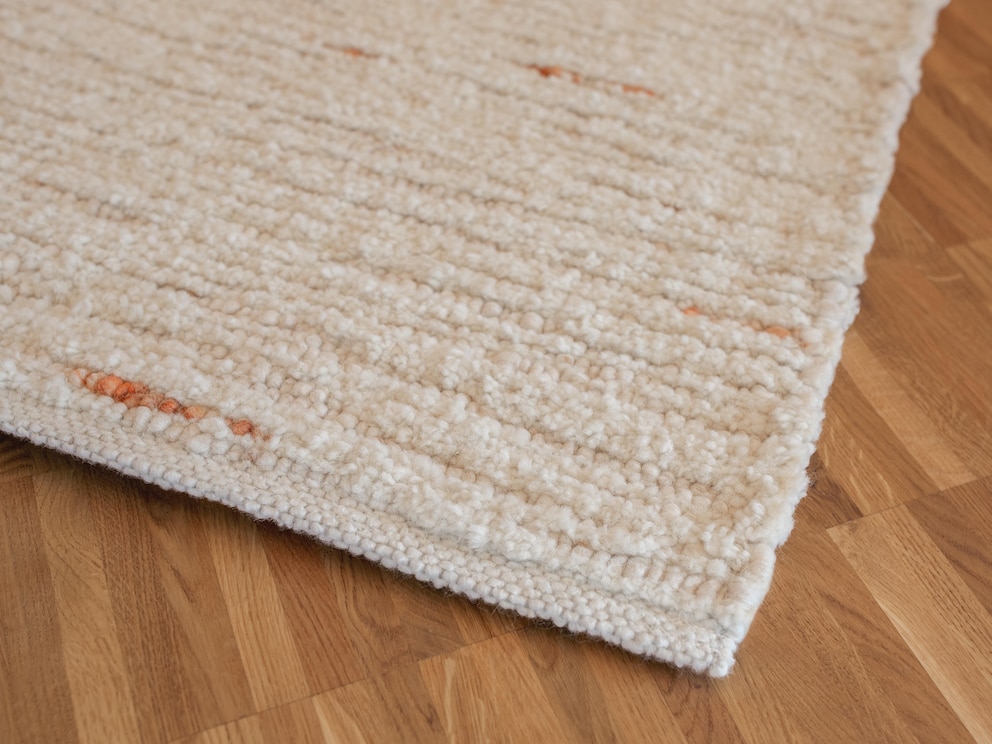 Belle finition travaillée du tapis