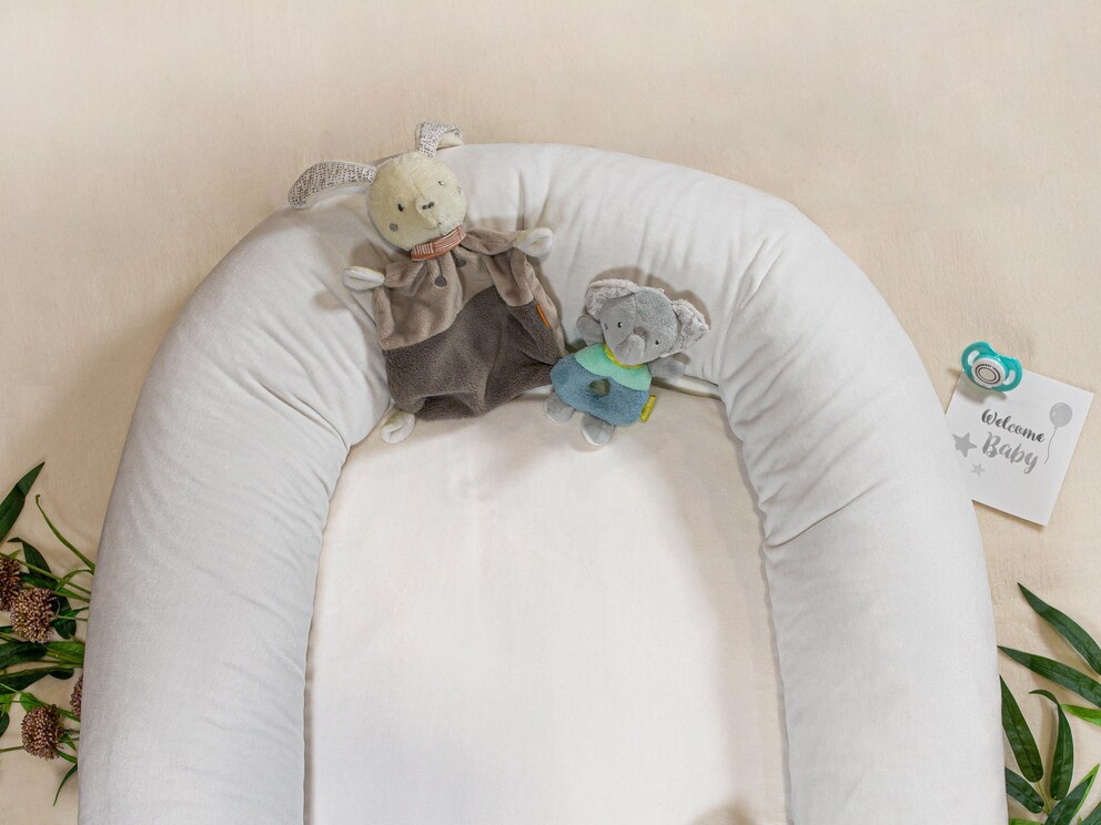 Rebords roulés confortables et volumineux avec garnissage en kapok