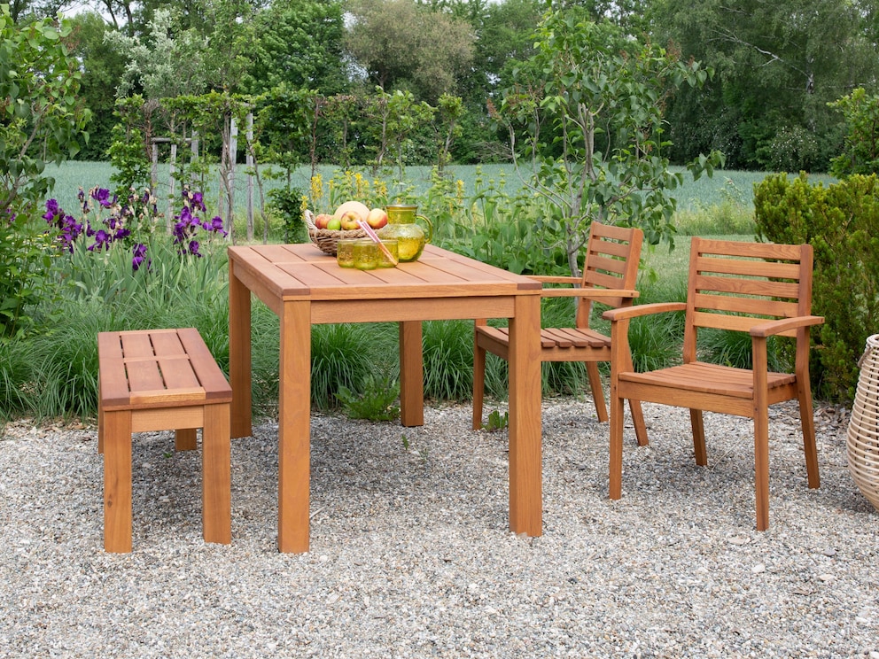 pieds protégés du contact direct avec le sol et de l'humidité par des entretoises en plastique