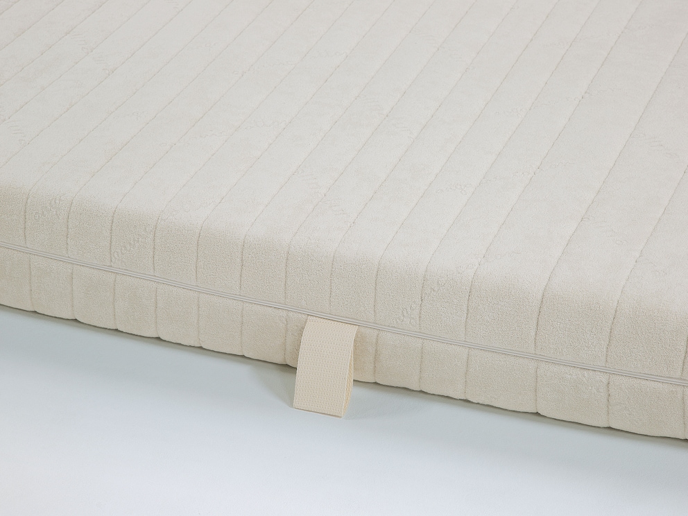 4 keerlussen vergemakkelijken het draaien en keren van de matras